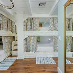 Smart Solution - Individual Private Bed-pods In Gorgeous Shared Space - Women Only Dorm In 5 - Coed House - Full-sized Mattresses In Individual Pods - With Built-in Private Storage - Gorgeous Shared - Affordable Luxury - Sparrow House Hostel